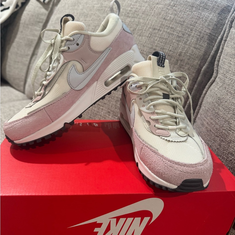 New Nike women’s  Air Max